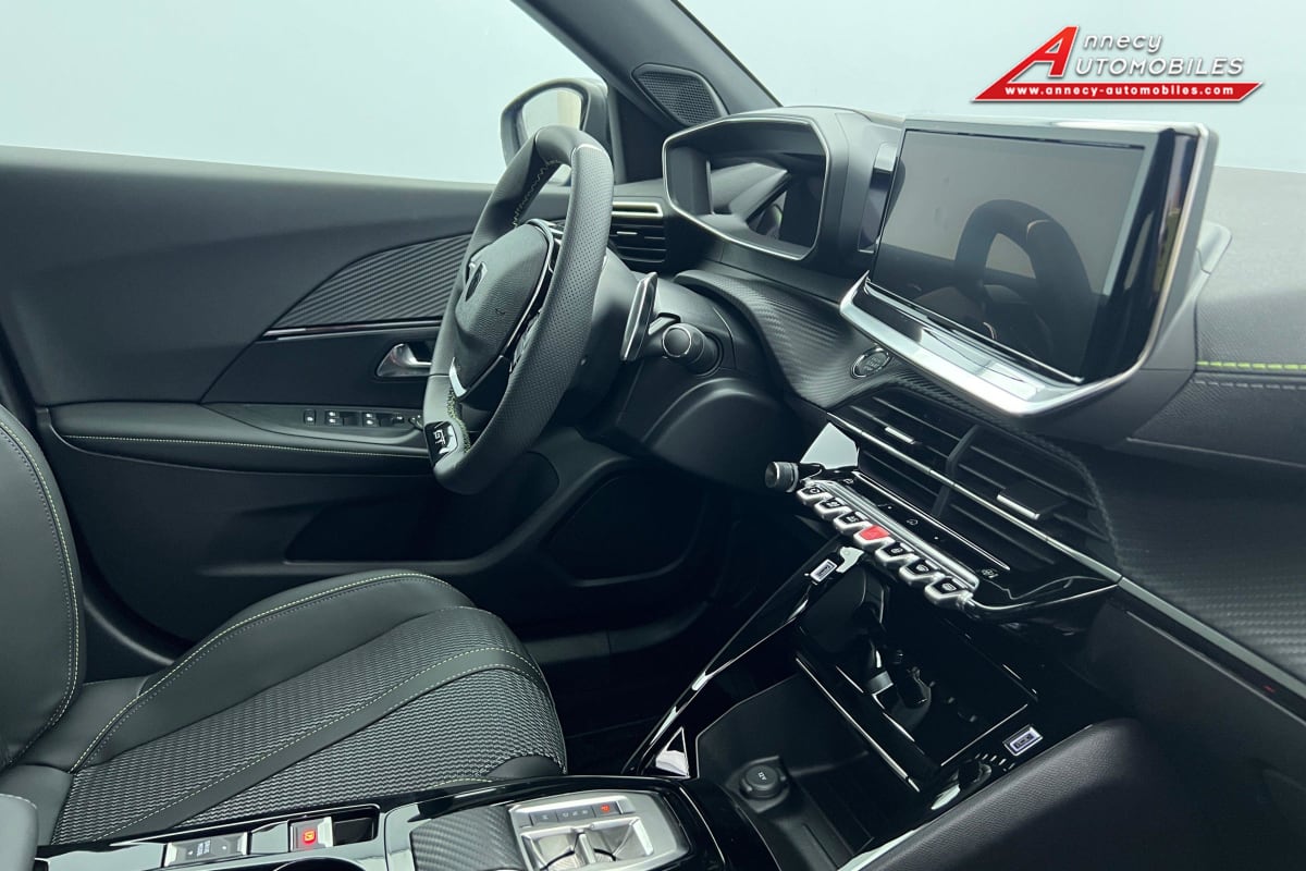 Peugeot 2008 - NOUVEAU PureTech 130 S EAT8 GT