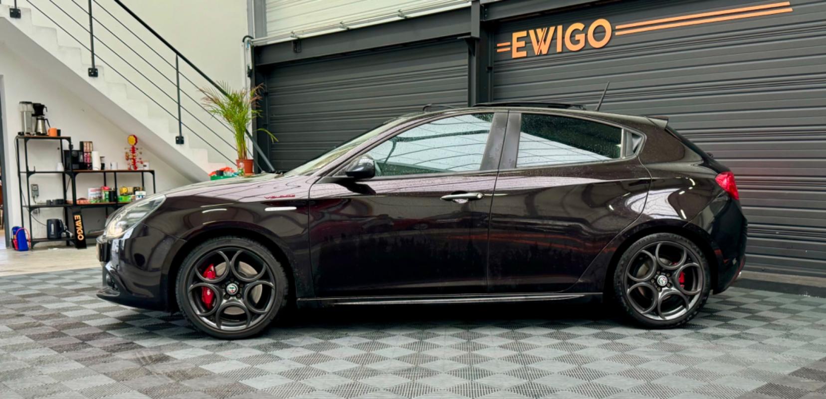 Alfa Romeo Giulietta - 1750 TBI 241 VELOCE BVA TOIT OUVRANT/BOSE/SIEGES CHAUFFANTS+ELEC