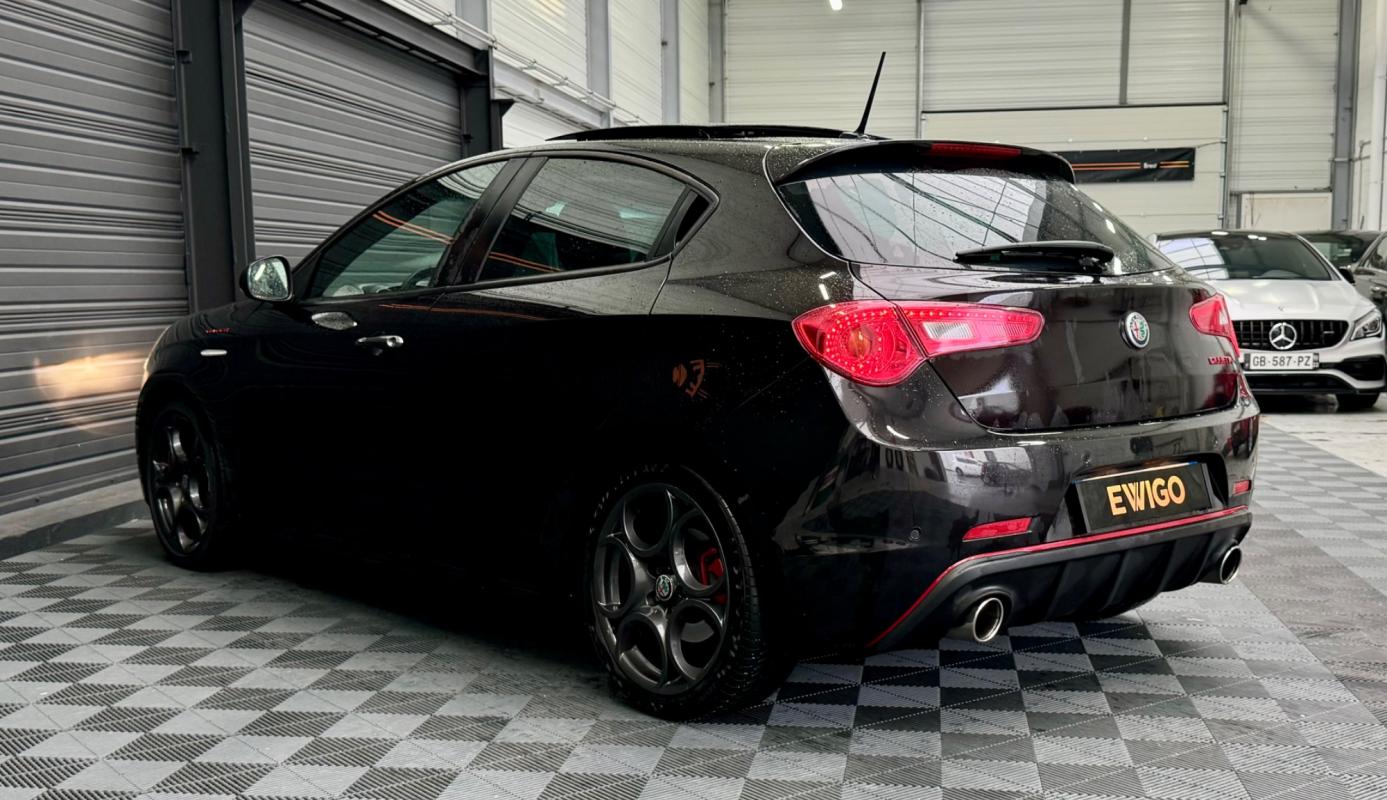 Alfa Romeo Giulietta - 1750 TBI 241 VELOCE BVA TOIT OUVRANT/BOSE/SIEGES CHAUFFANTS+ELEC