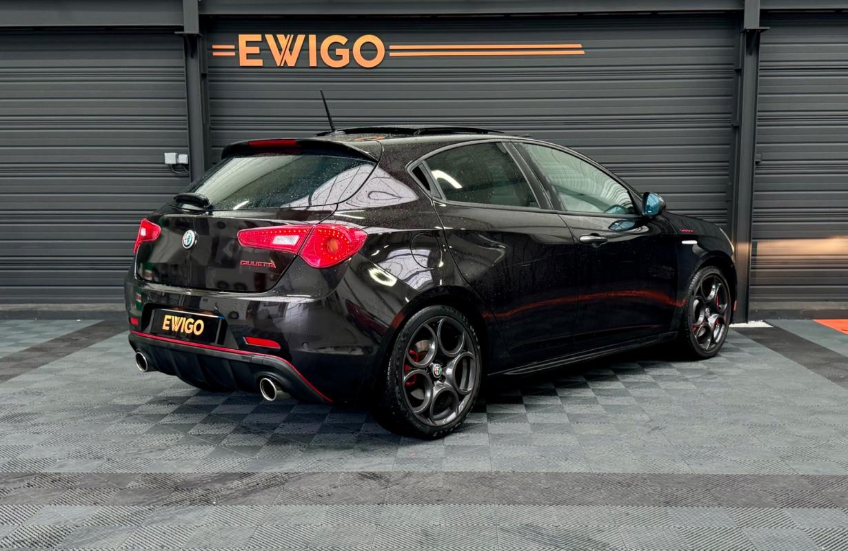 Alfa Romeo Giulietta - 1750 TBI 241 VELOCE BVA TOIT OUVRANT/BOSE/SIEGES CHAUFFANTS+ELEC
