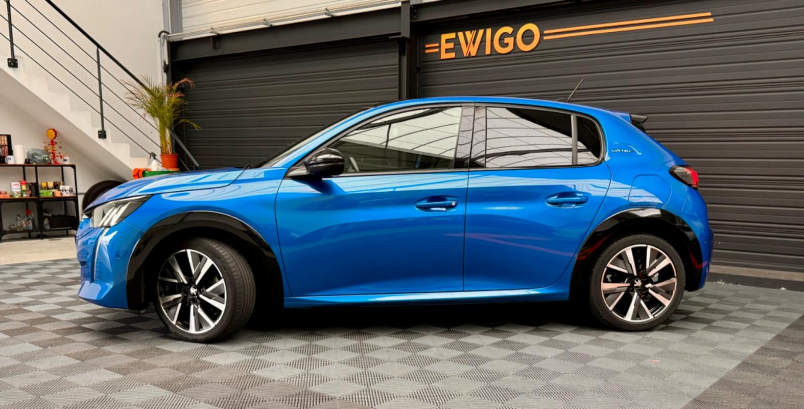 Peugeot 208 - 1.2 100 GT LINE TOIT PANO / SIEGES CHAUFFANTS
