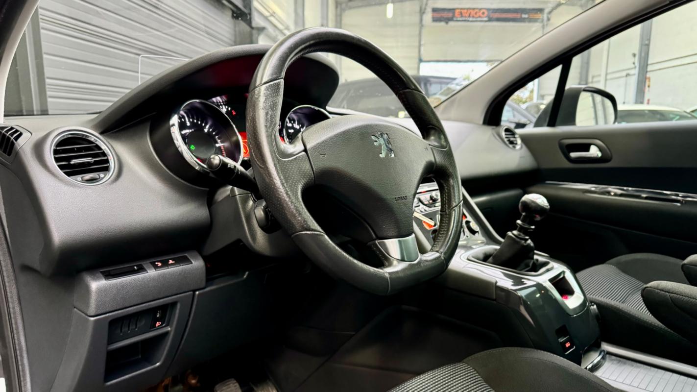 Peugeot 5008 - 2.0 HDI 150 PREMIUM PACK 7 PLACES DISTRI OK + ATTELAGE + GARANTIE 12 MOIS