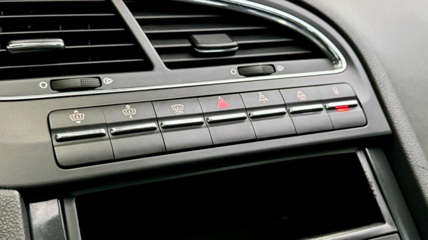Peugeot 5008 - 2.0 HDI 150 PREMIUM PACK 7 PLACES DISTRI OK + ATTELAGE + GARANTIE 12 MOIS