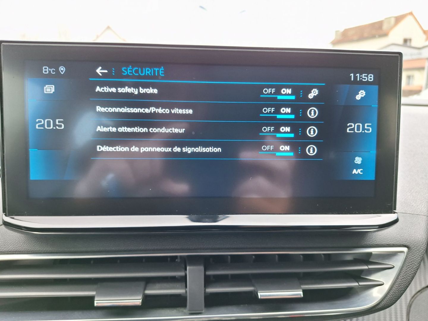 PEUGEOT 3008 - 1.5 BlueHDi 130chEAT8 Business +