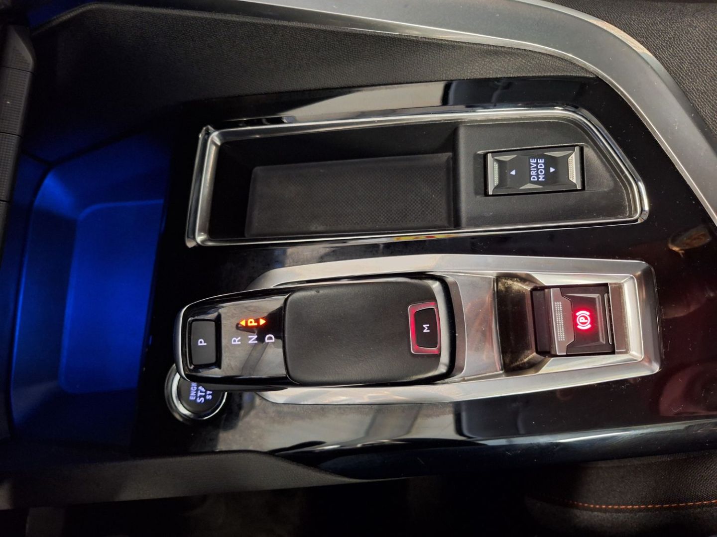 PEUGEOT 3008 - Active Pack 1.5 HDi 130CV EAT8