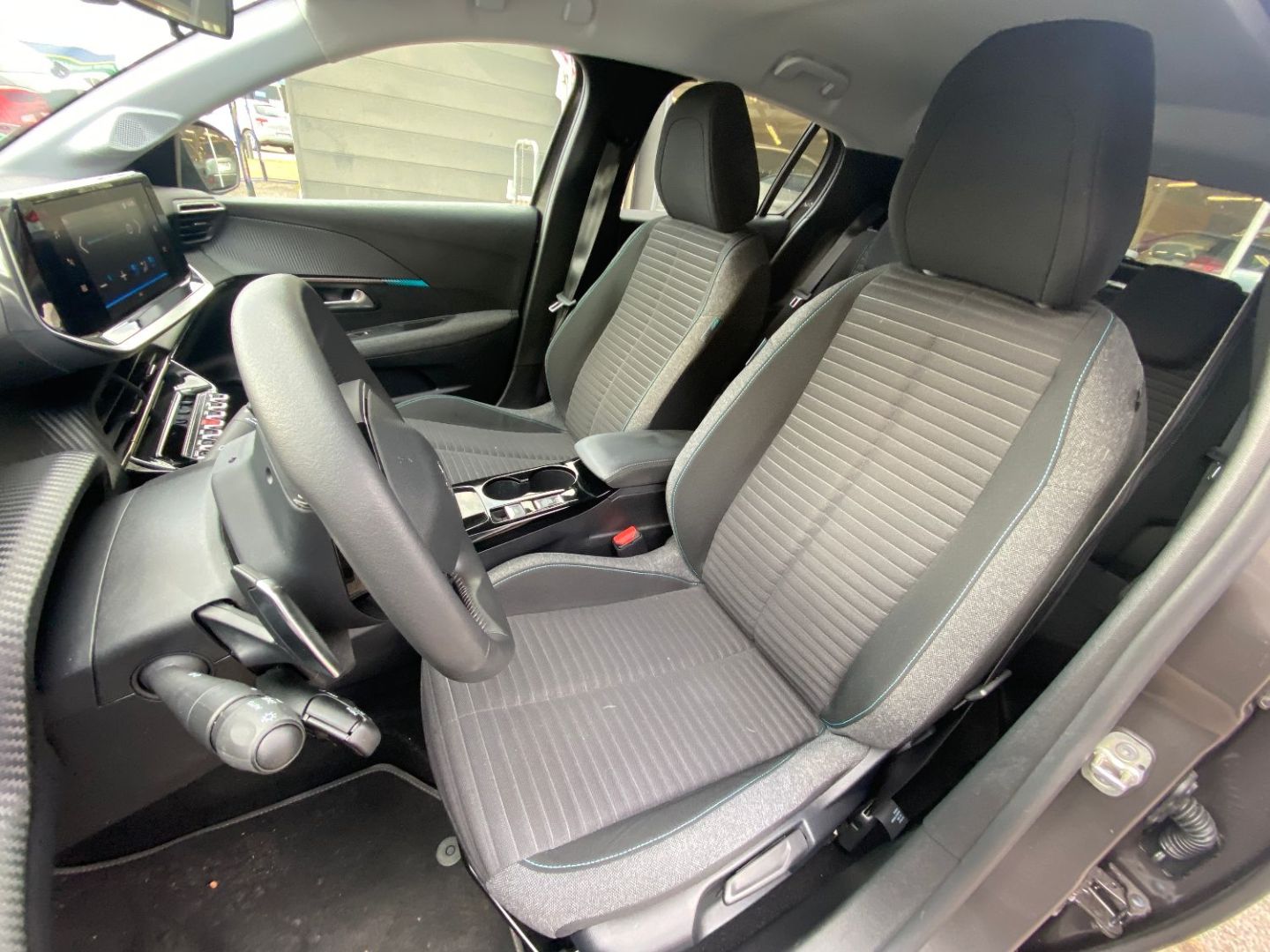 PEUGEOT 208 II Phase 1 - 1.2 injection 100CV STYLE EAT.8 s&s EURO.6