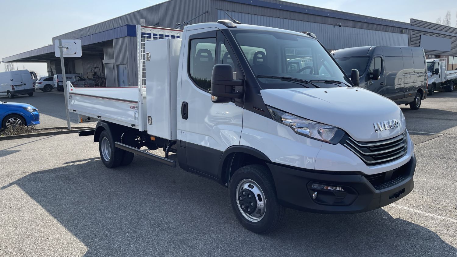 IVECO DAILY - III 35C16H 3750 3.0 160CH Q-TOR + BENNE COFFRE JPM (2024)