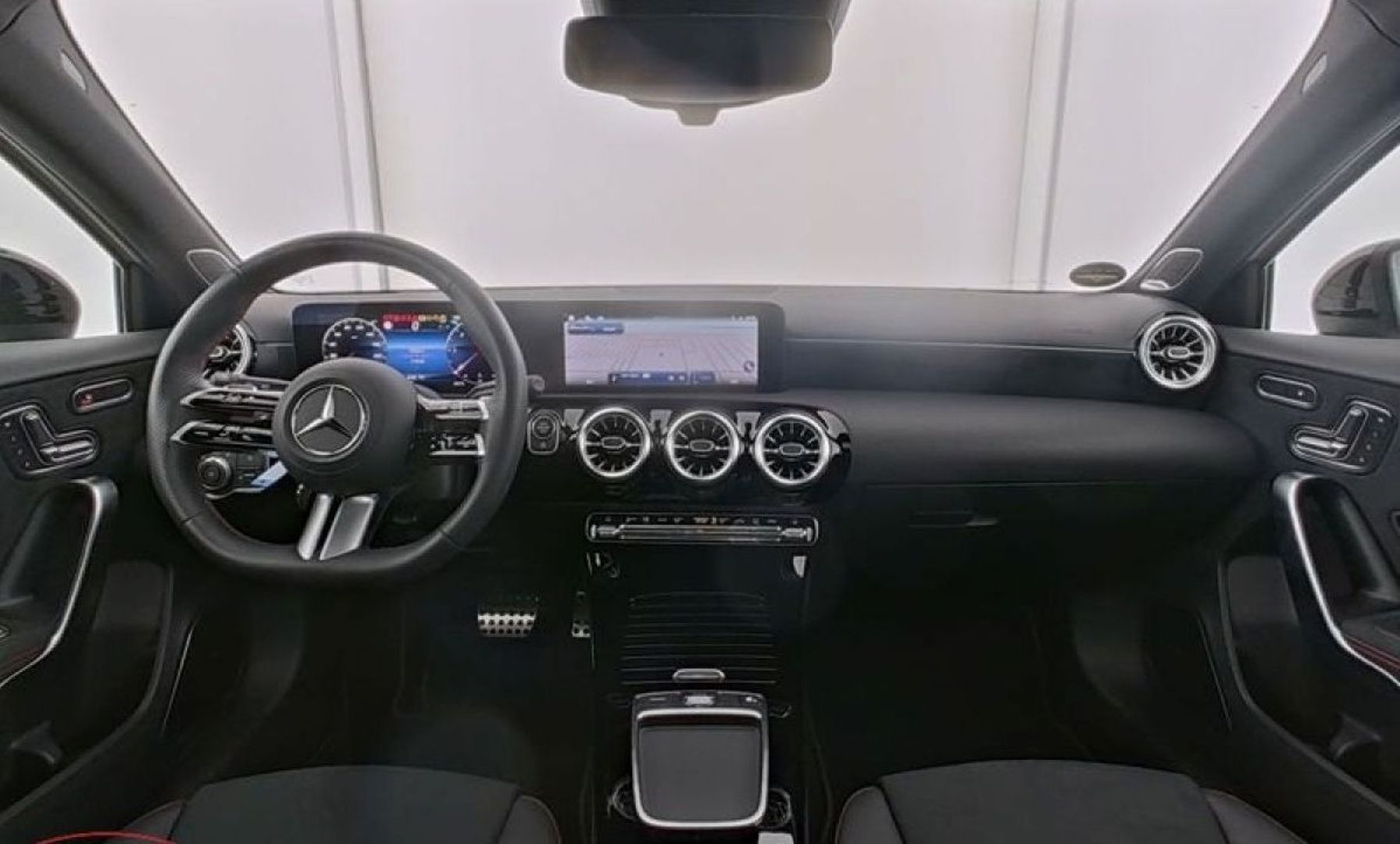 MERCEDES-BENZ CLASSE A - 220d BVA8 AMG LINE