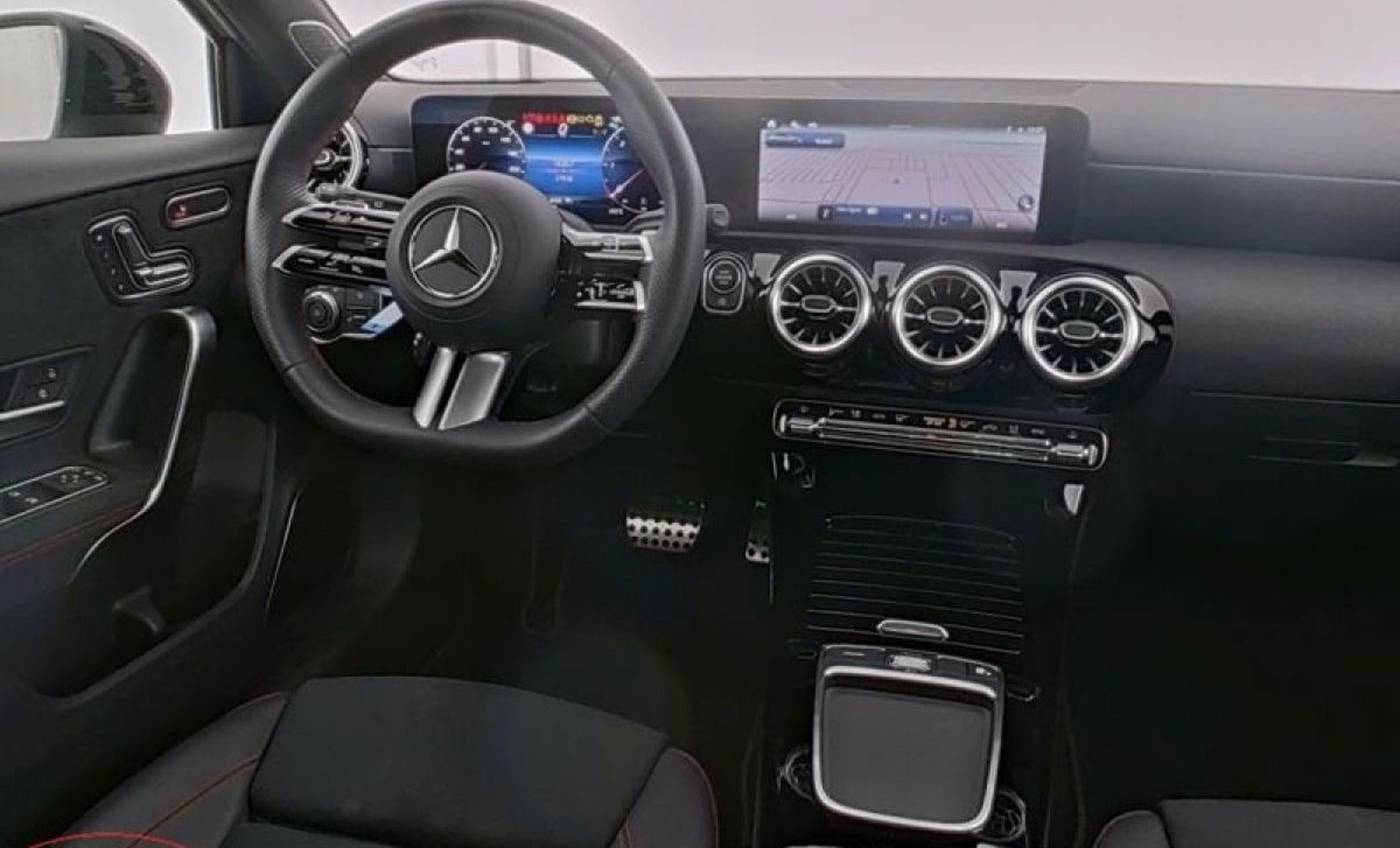 MERCEDES-BENZ CLASSE A - 220d BVA8 AMG LINE