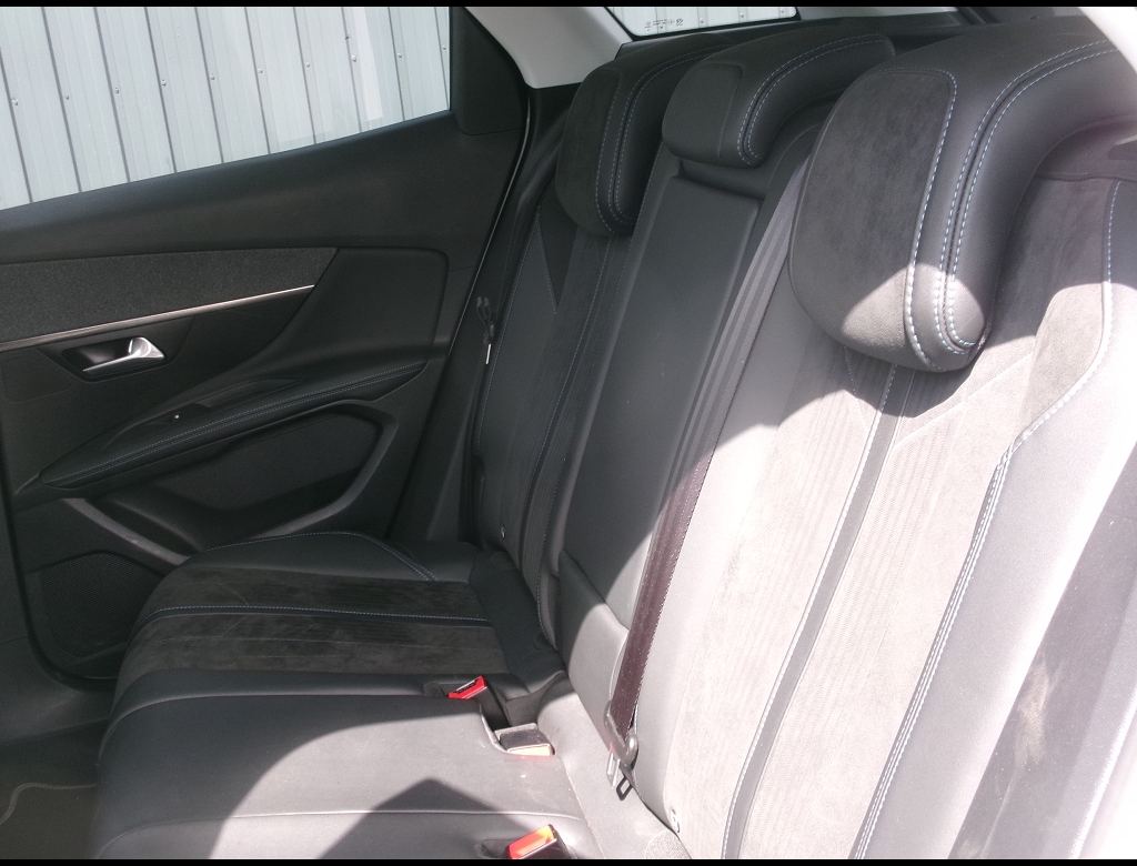 Peugeot 3008 - BHDI 130 CROSSWAY EAT8