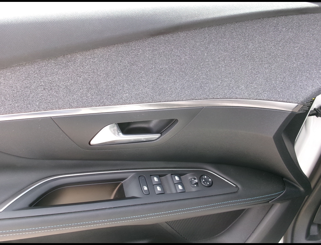 Peugeot 3008 - BHDI 130 CROSSWAY EAT8