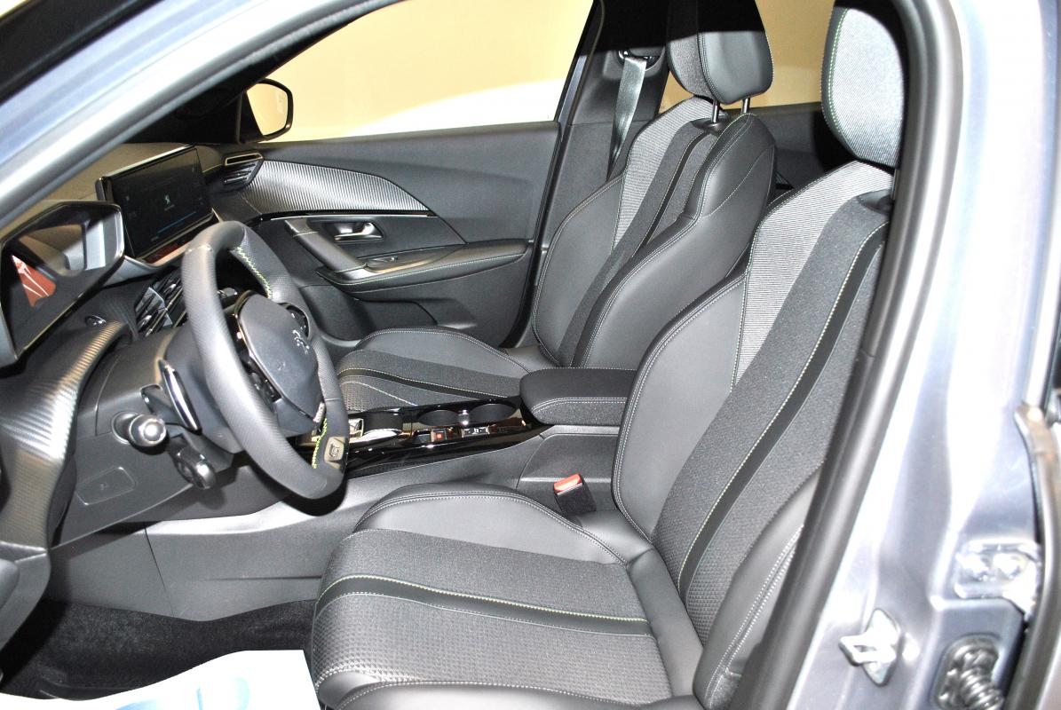 Peugeot 2008 - II 1.2 PURETECH 130 EAT8 GT