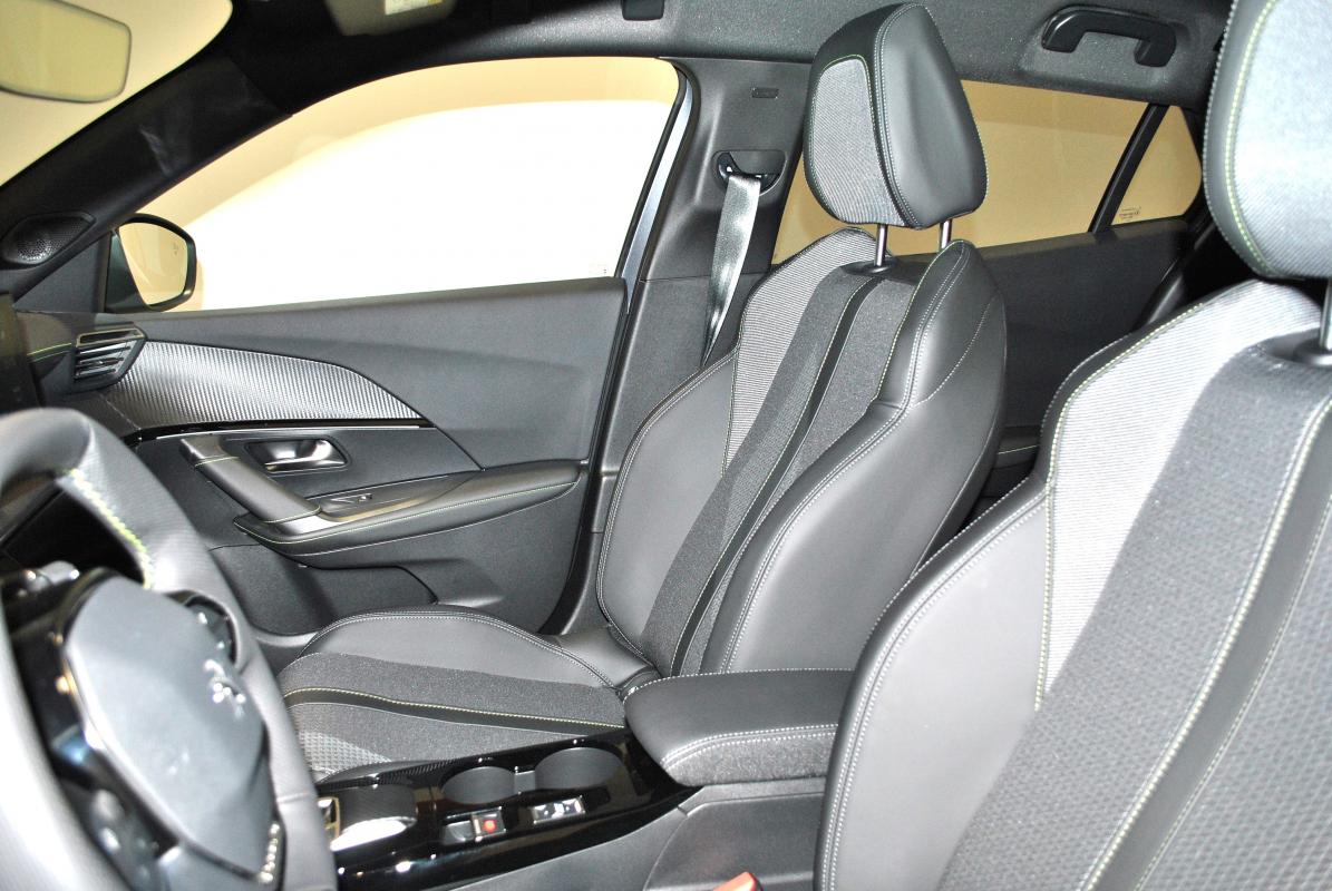 Peugeot 2008 - II 1.2 PURETECH 130 EAT8 GT