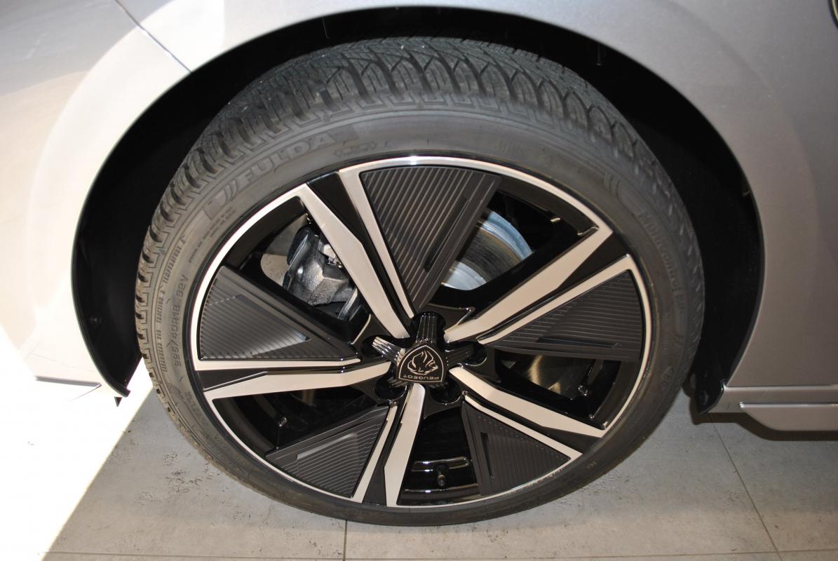 Peugeot 308 - III 1.2 PURETECH 130 EAT8 GT