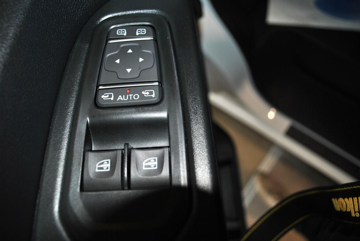 Renault Trafic - III (2) COMBI L2 2.0 DCI 150 9PL RED