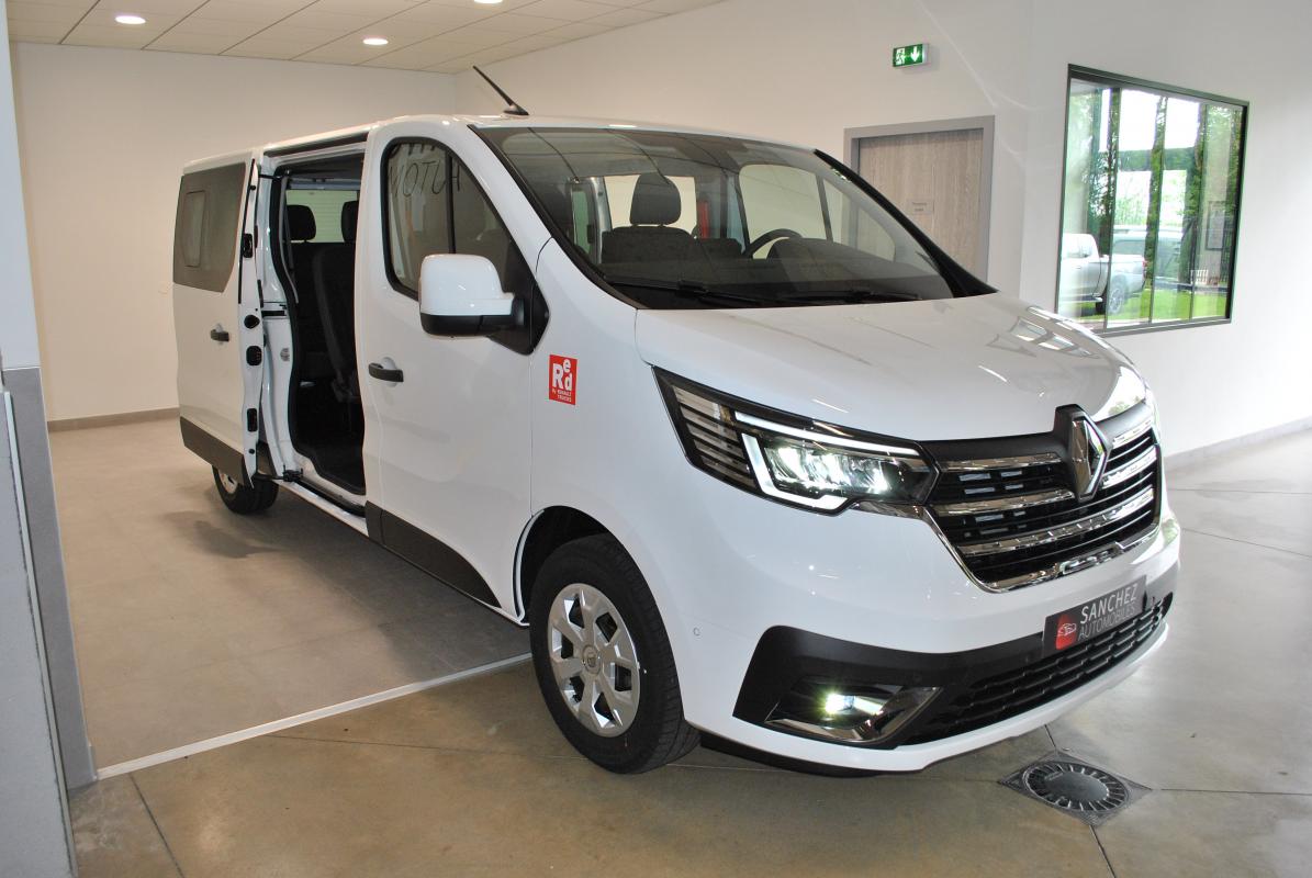 Renault Trafic - III (2) COMBI L2 2.0 DCI 150 9PL RED