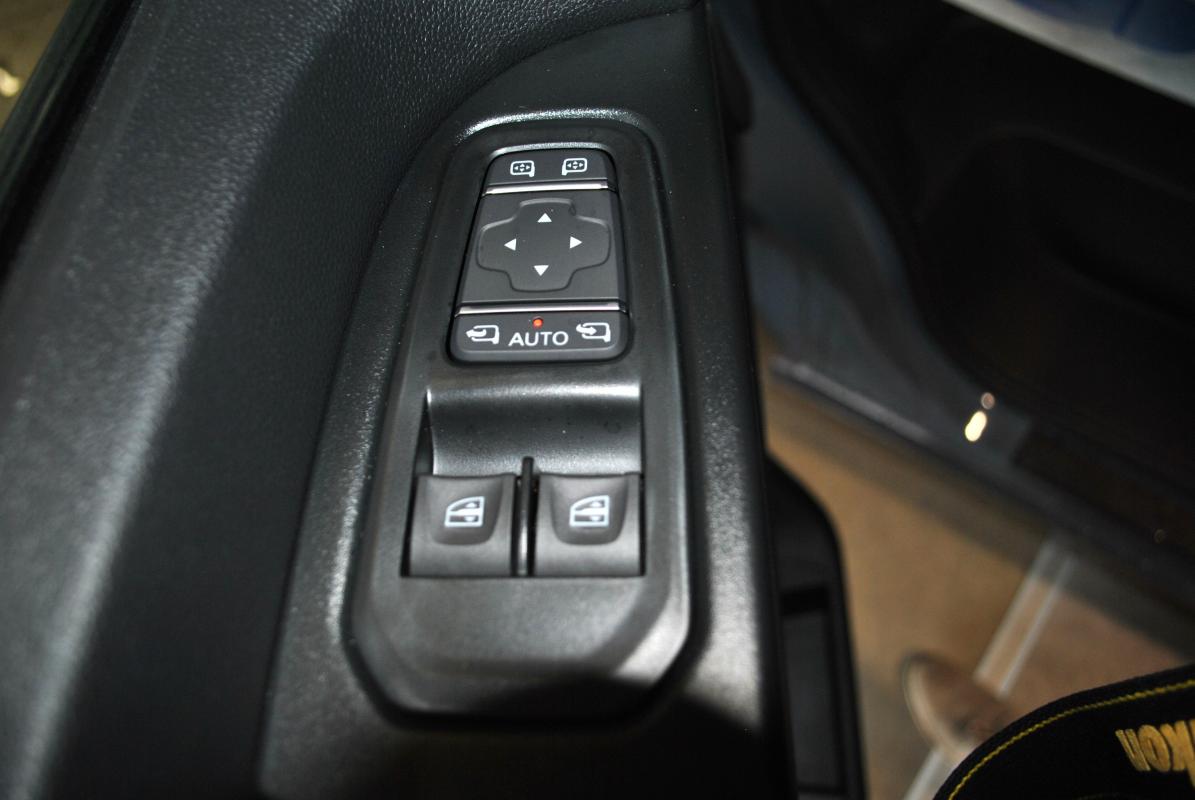Renault Trafic - III (2) COMBI L2 2.0 DCI 150 9PL RED