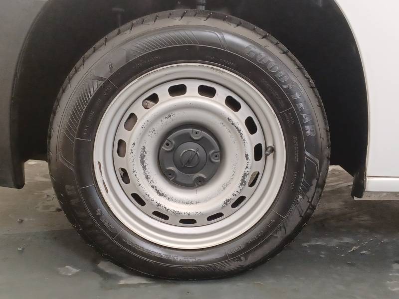 Opel Combo - (30) CARGO 1.5 100 CH S/S L1H1 BVM5 STANDARD PACK CLIM