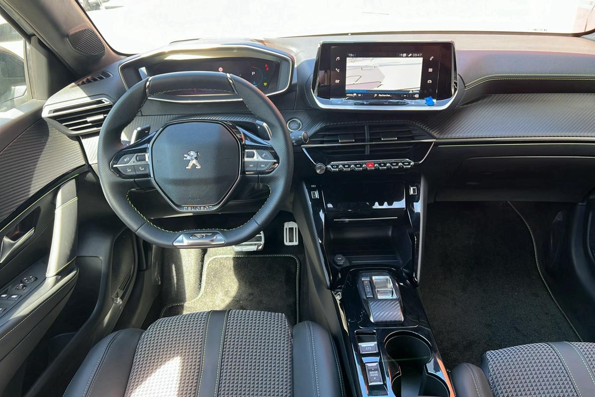 Peugeot 208 - 1.2 100 EAT8 GT