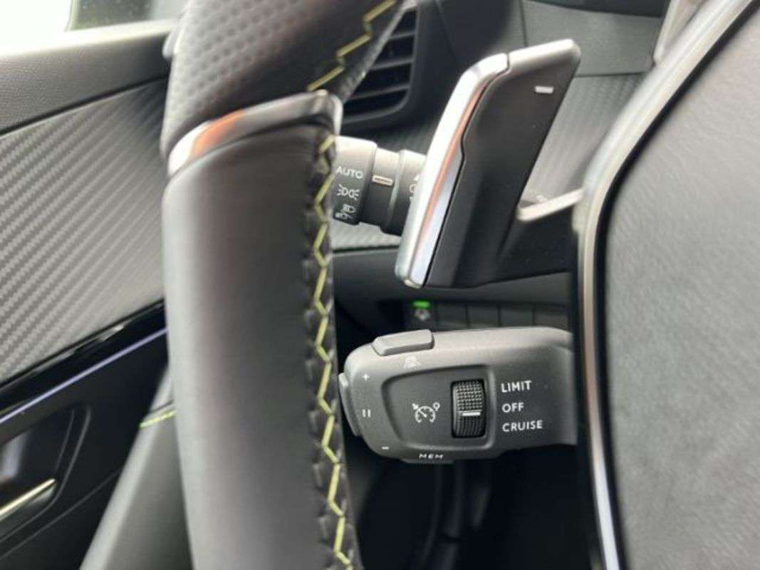 Peugeot 208 - HYBRID 136 E-DSC6 GT PLUS