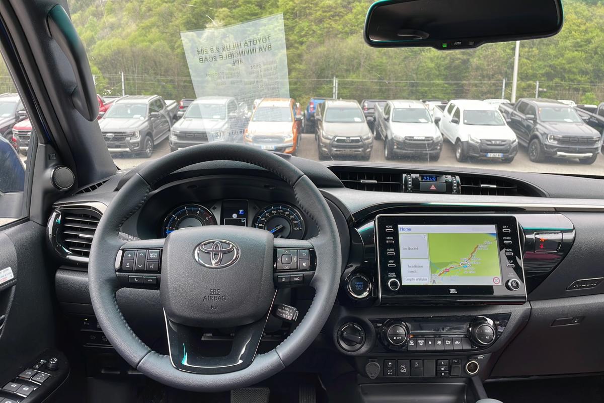 Toyota Hilux - 2.8 204 BVA INVINCIBLE 4P