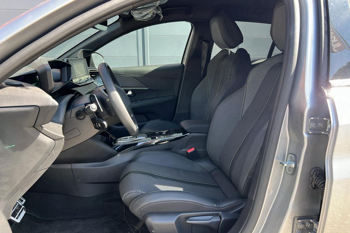 Peugeot 208 - 1.2 100 EAT8 GT