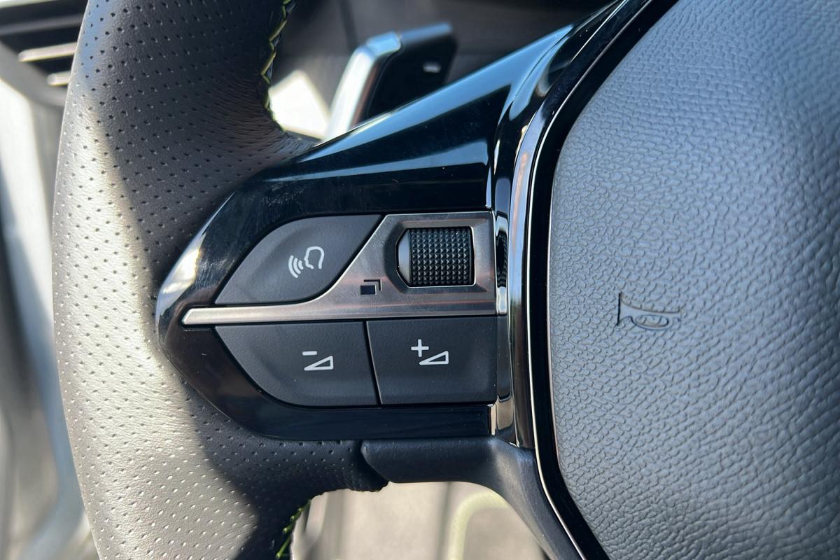Peugeot 208 - 1.2 100 EAT8 GT