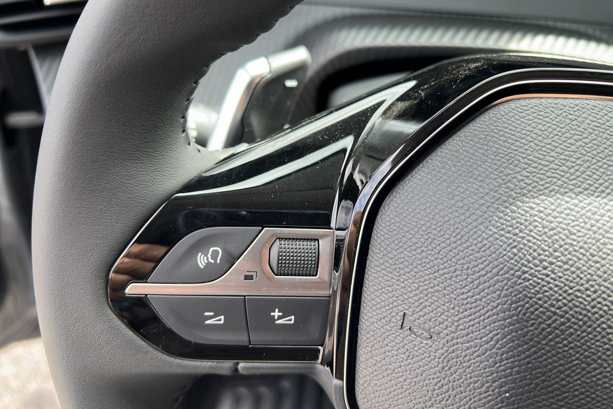 Peugeot 208 - HYBRID 100 E-DSC6 ALLURE