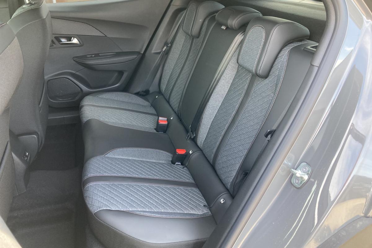 Peugeot 2008 - NEW 130 EAT8 ALLURE SURÉQ