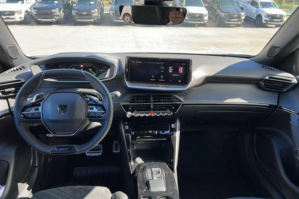 Peugeot 2008 - 1.2 130 EAT8 GT PLUS