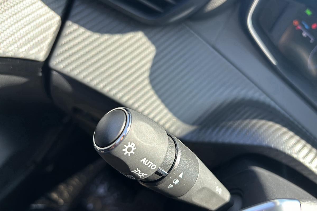 Peugeot 208 - NEW 1.2 100 EAT8 ALLURE P