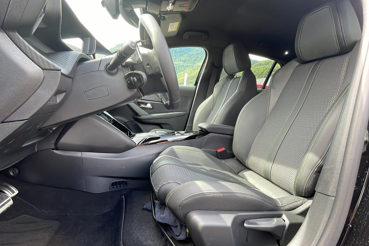 Peugeot 208 - HYBRID 136 E-DSC6 GT PLUS