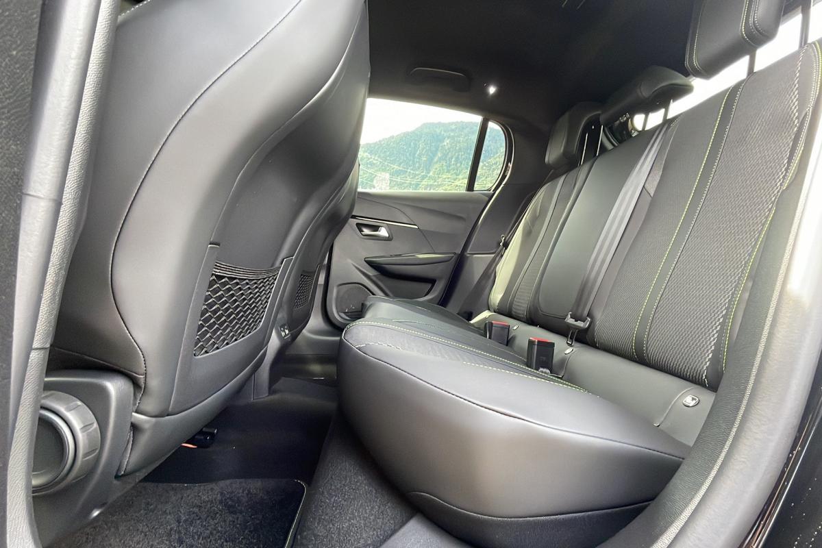 Peugeot 208 - HYBRID 136 E-DSC6 GT PLUS