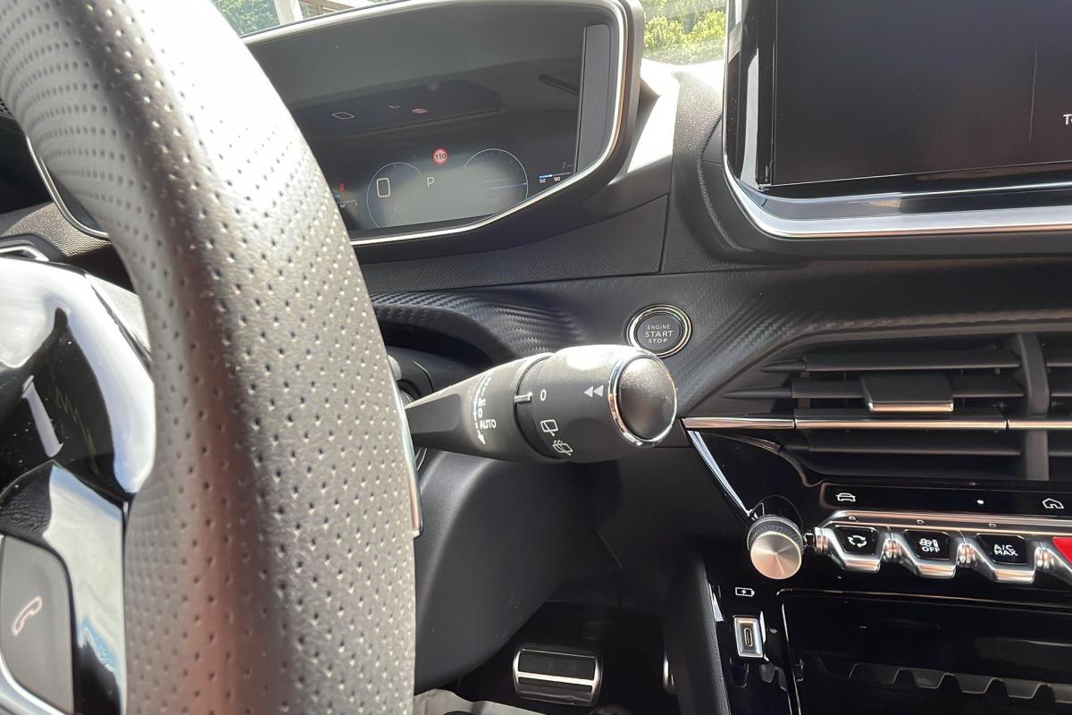 Peugeot 208 - HYBRID 136 E-DSC6 GT PLUS