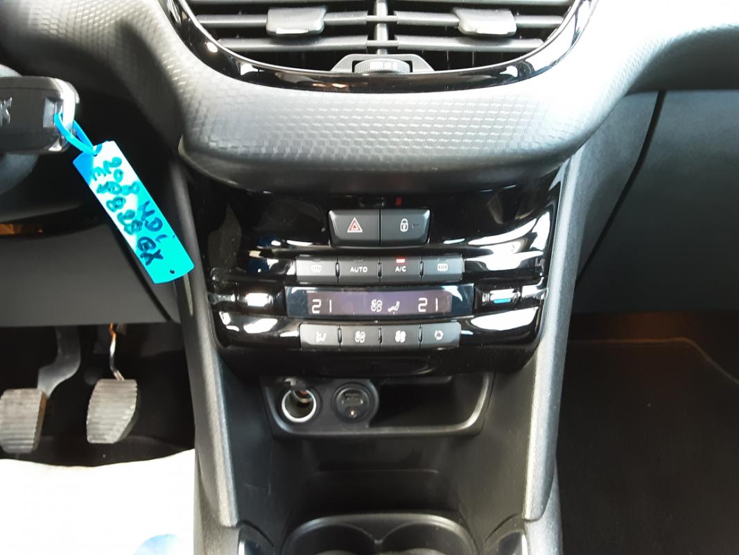 Peugeot 208 - 1.6 BlueHDi 100ch SetS BVM5 Allure Business