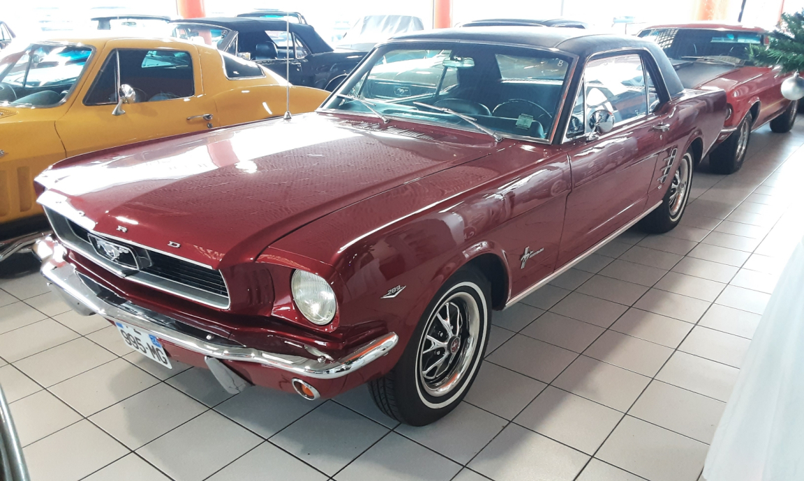 FORD MUSTANG - 289 CI V8 TOIT VINYLE ROUGE (1966)