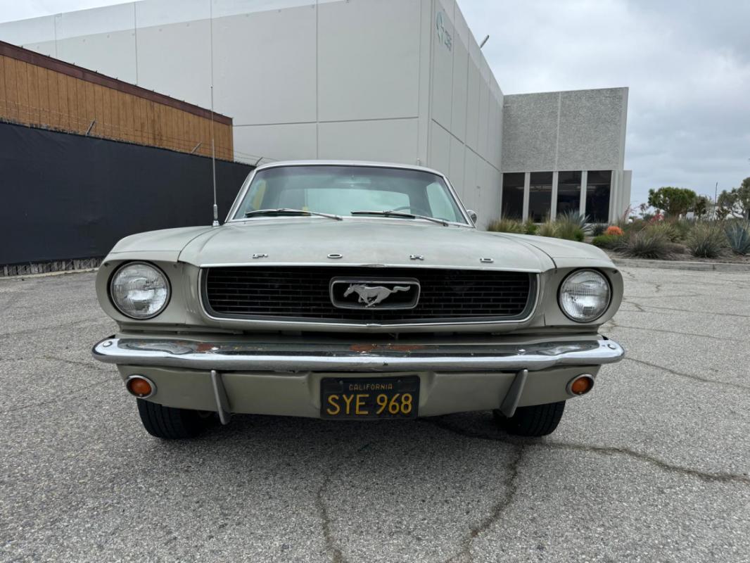 Ford Mustang - COUPE 289 CI V8 VERTE CODE C 1966