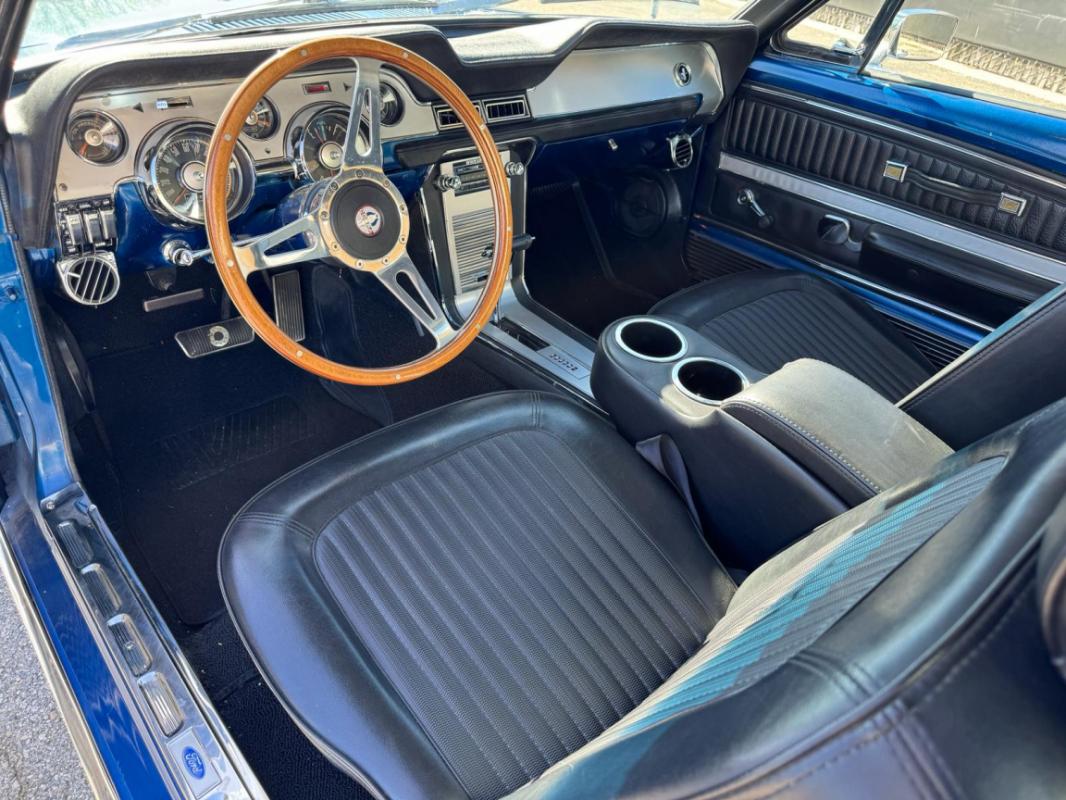 Ford Mustang - FASTBACK BLEU CODE J 302 CI V8 1968