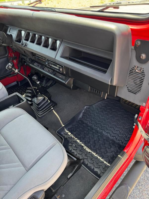 Jeep Wrangler - 4.0L 6 CYLINDRES rouge