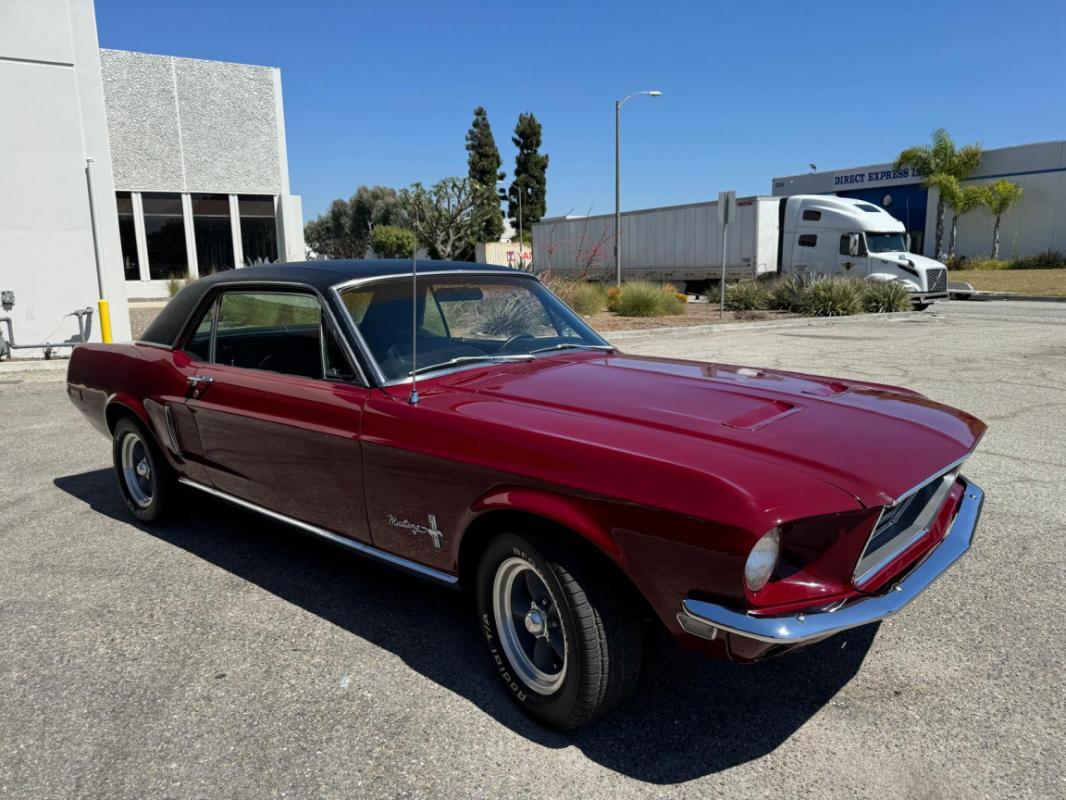 Ford Mustang - COUPE TOIT VINYLE NOIR ROUGE 1968 CODE C