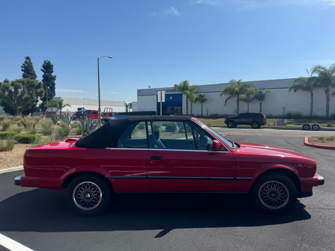BMW Série 3 - 325 I E30 CABRIOLET ROUGE BOITE MECA 1987
