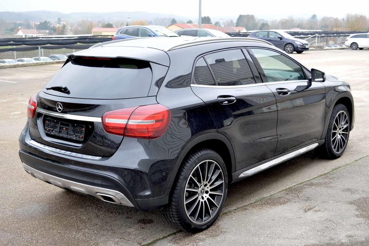 Mercedes Classe GLA - 180 D SPORT PACK AMG LINE 7G-DCT