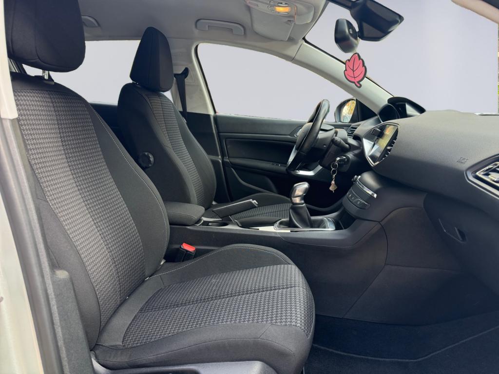 Peugeot 308 - 1.2i PureTech - 82CH Style ENTRETIEN PEUGEOT DISTRIBUTION A JOUR GARANTIE 12 MOIS