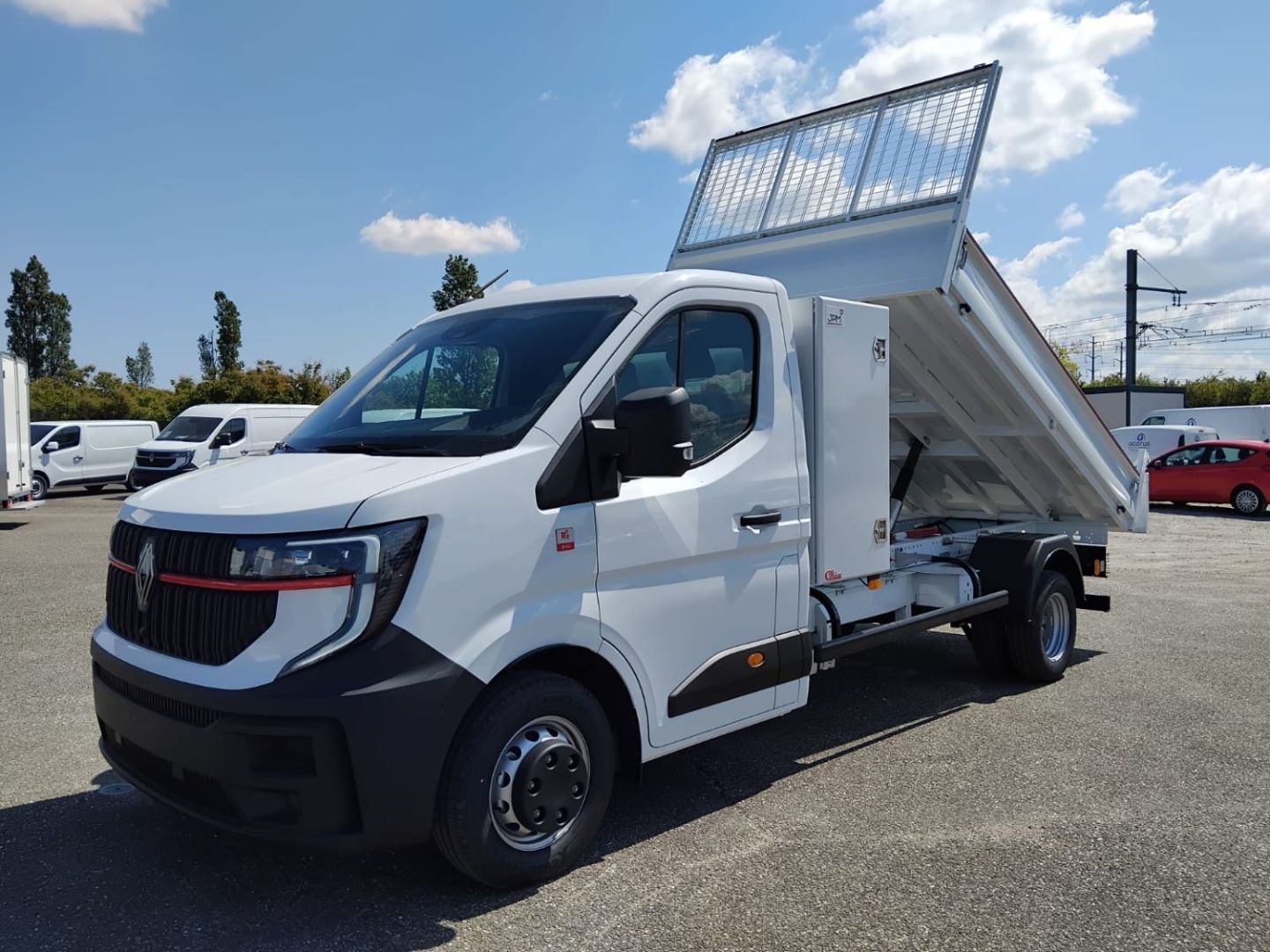 RENAULT MASTER BENNE - BENNE COFFRE 3T5 2.0 BLUE DCI 150 RED EDITION (2026)