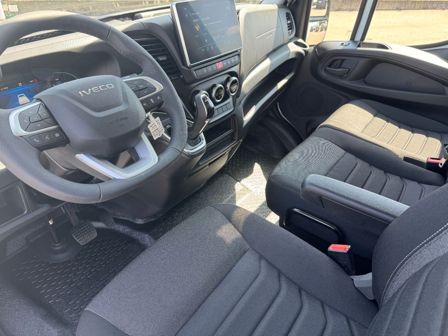 IVECO DAILY CAISSE - 35C18 A8 180CV 3L 30M3