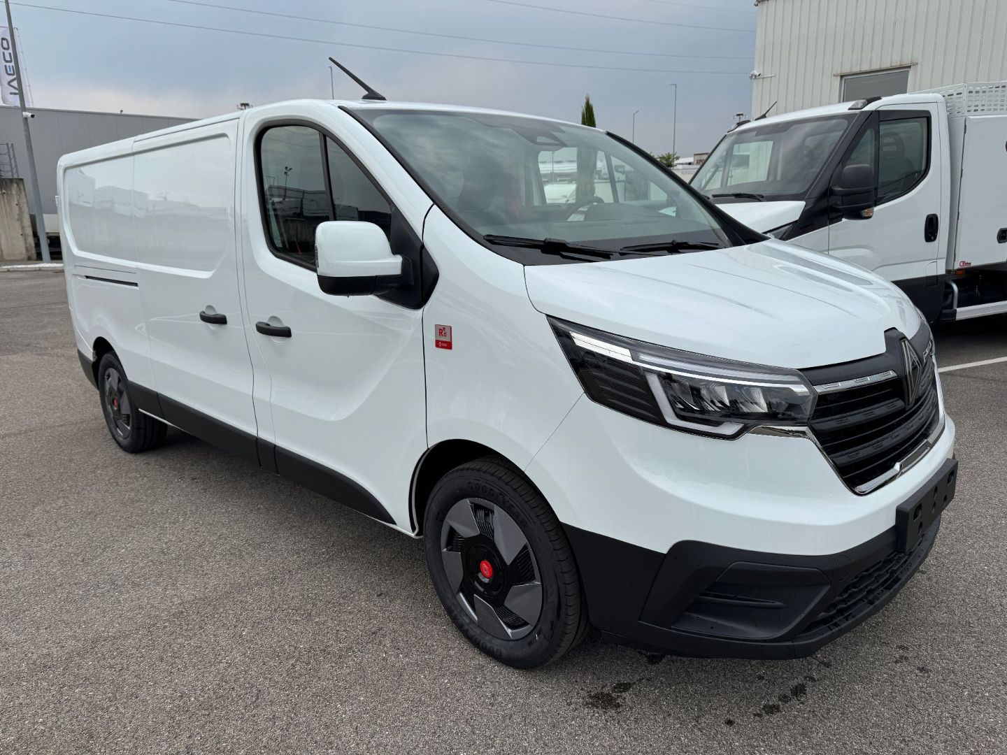 RENAULT TRAFIC FOURGON L2H1 3T DCI 150 AUTO RED