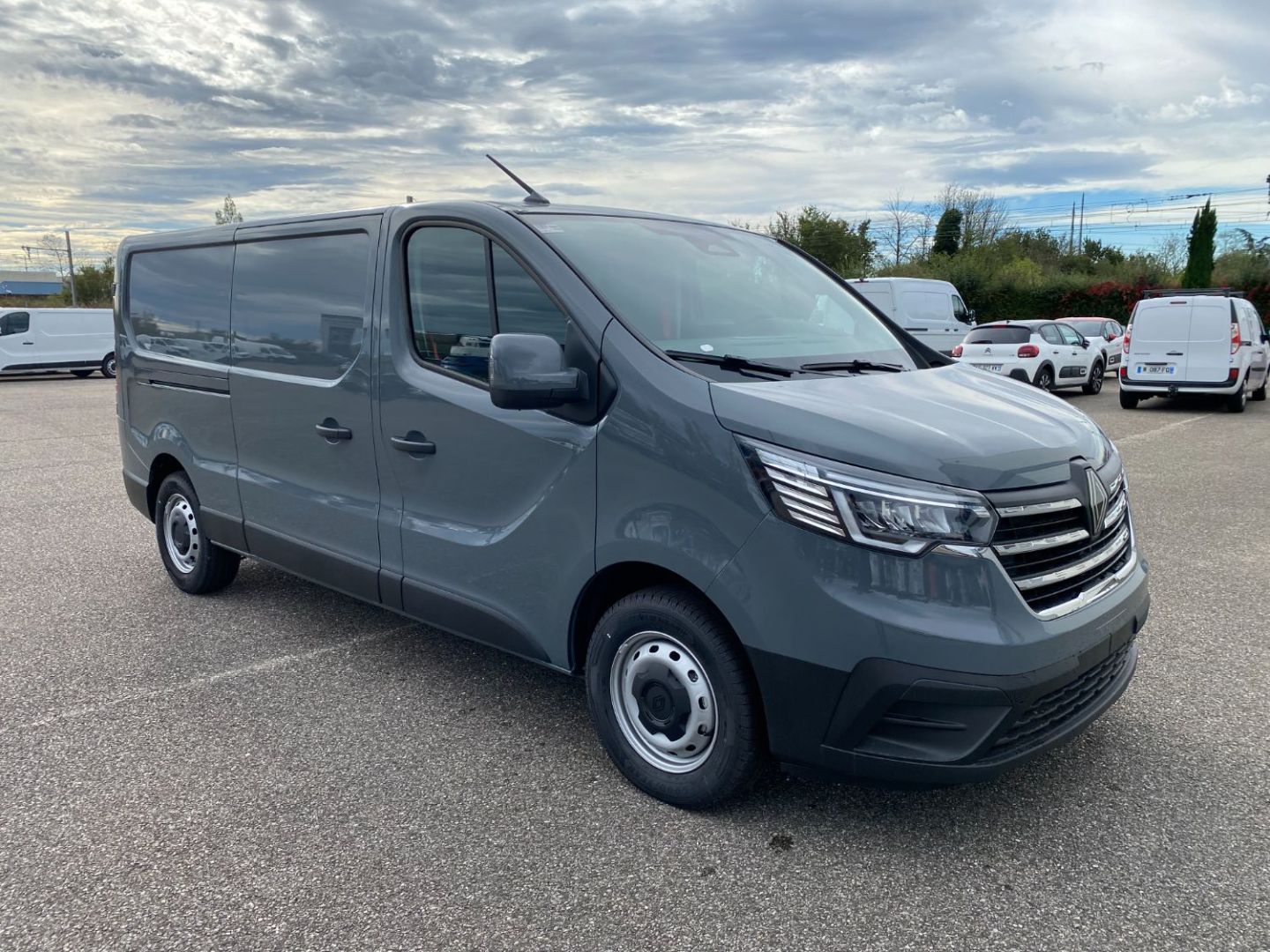 RENAULT TRAFIC FOURGON - L2H1 3T BLUE DCI 150 BVA9 GSR2 RED EDITION (2025)