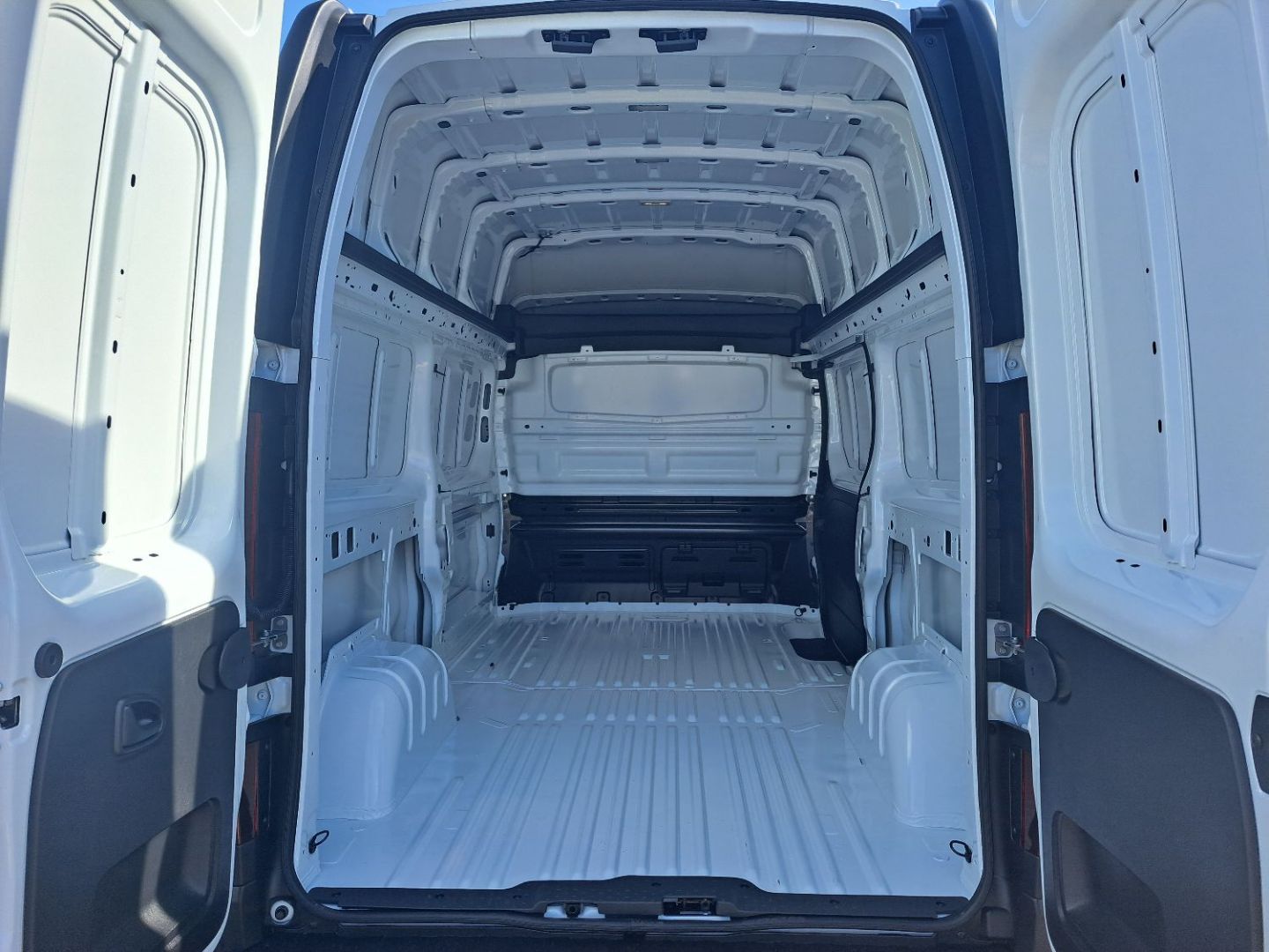 RENAULT TRAFIC FOURGON - L2H2 3T BLUE DCI 150 GSR2 RED EDITION PLUS