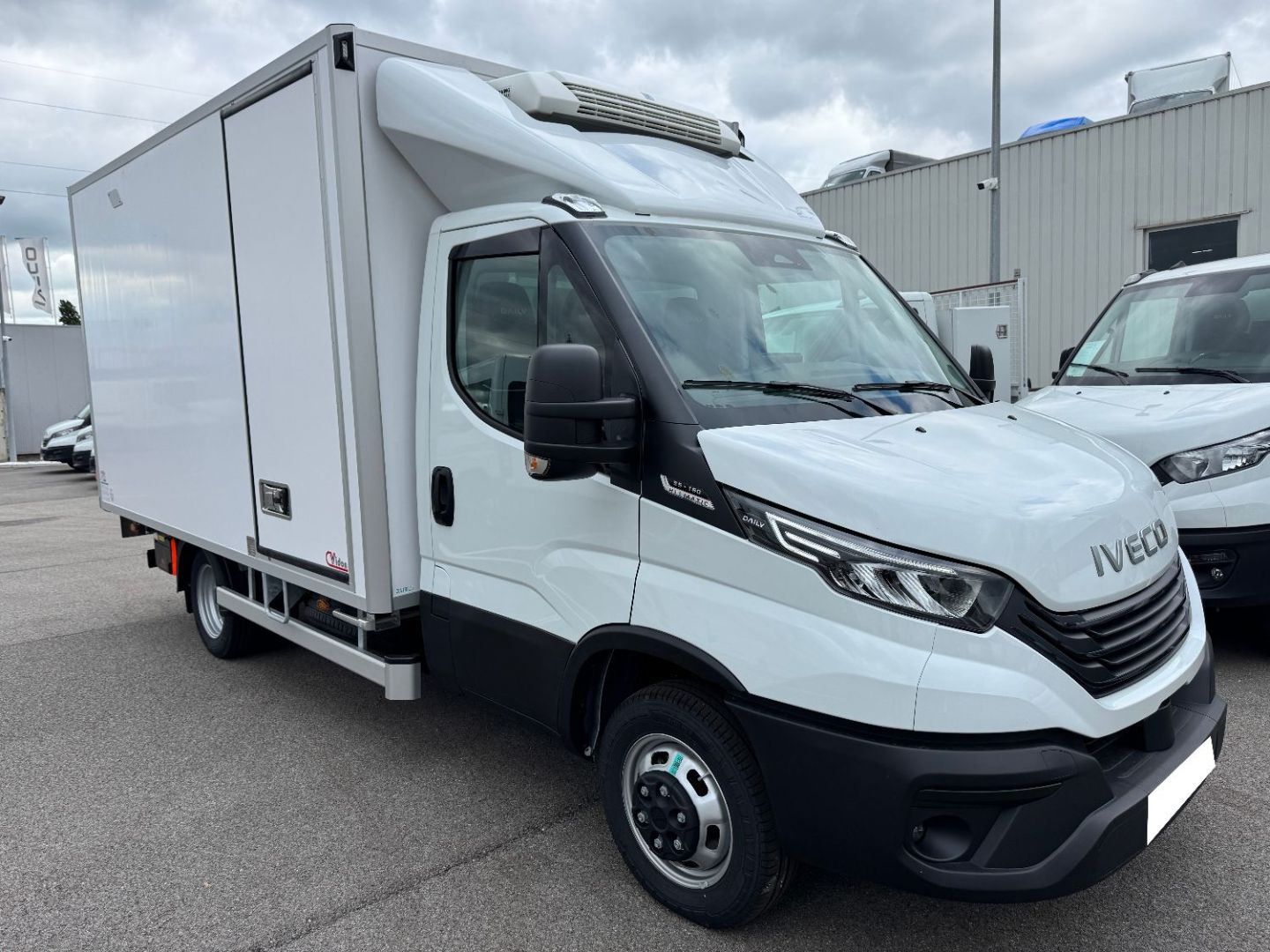 IVECO DAILY - 35C16 3.0 A8 CAISSE HAYON FRIGO LAMBERET (2025)