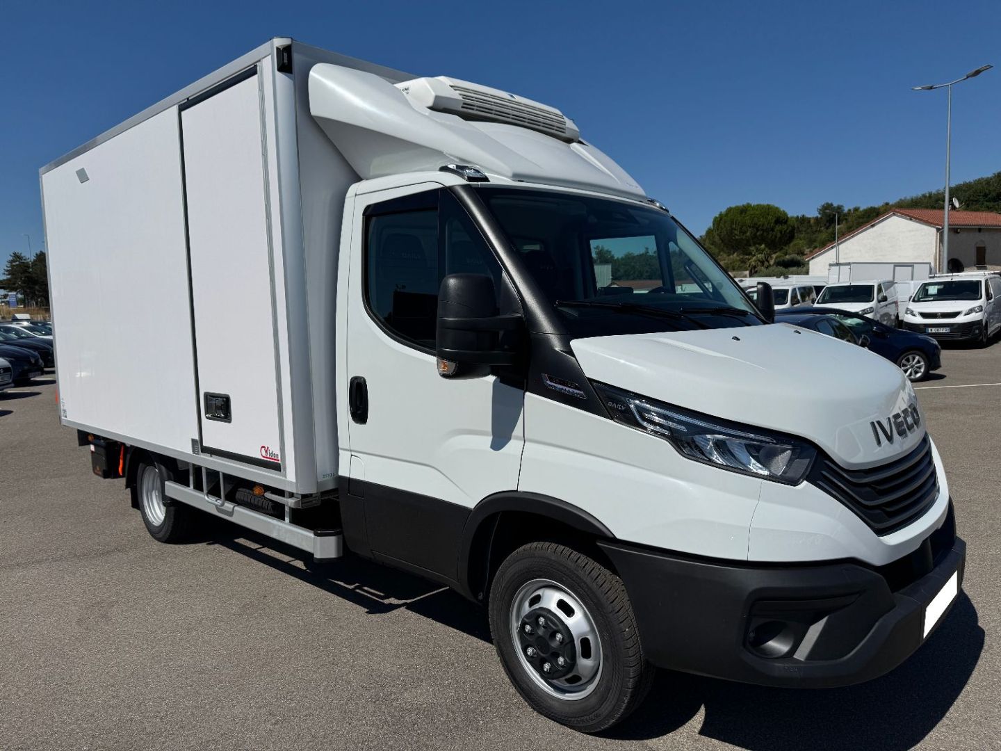 IVECO DAILY FRIGORIFIQUE - 35C18 A8 180CV 3L CAISSE HAYON 14.8M3 (2026)